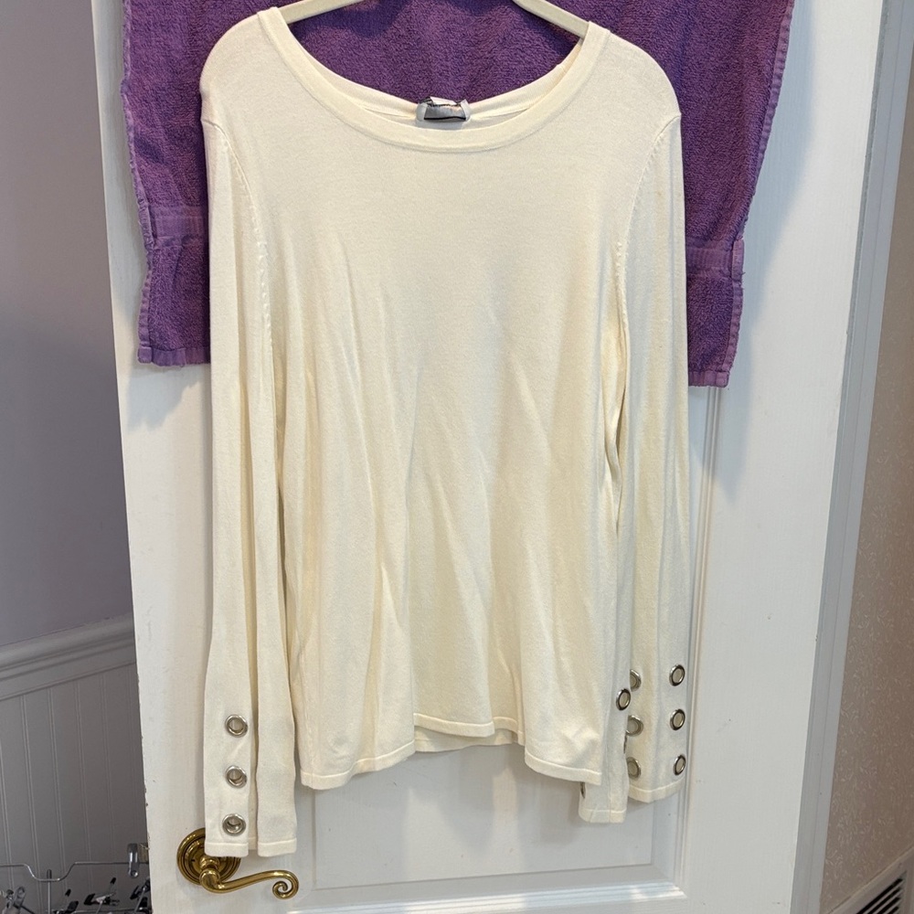 NWT Carmen Marc Valvo Cream Long Sleeve Top with Button Details